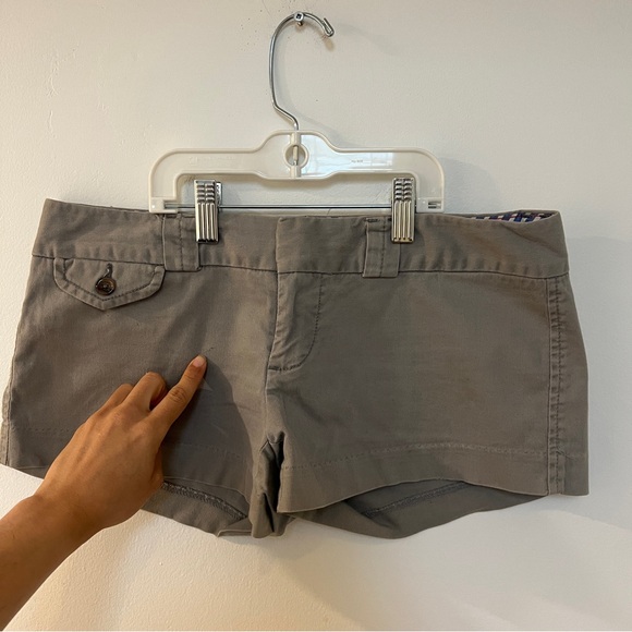 Grey Short Shorts - American Eagle (Size 2 shorts) 🐭 - Picture 2 of 14